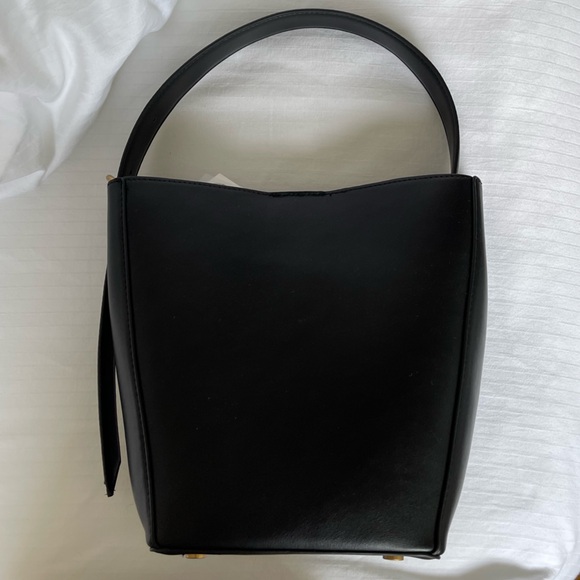 Bucket Bag - Picture 7 of 11